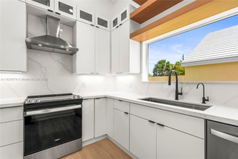 House in West Palm Beach, Florida 3 bedrooms, 142.7 sq.m. № 1794600 - photo 26