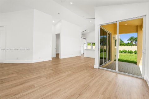 House in West Palm Beach, Florida 3 bedrooms, 142.7 sq.m. № 1794600 - photo 11