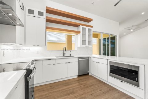 House in West Palm Beach, Florida 3 bedrooms, 142.7 sq.m. № 1794600 - photo 25