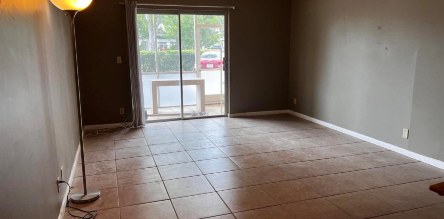 Condo in Pompano Beach, Florida, 1 bedroom № 1119065