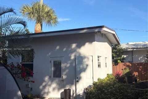 Commercial property in West Palm Beach, Florida 37.16 sq.m. № 2001949 - photo 2