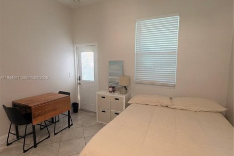 Commercial property in West Palm Beach, Florida 37.16 sq.m. № 2001949