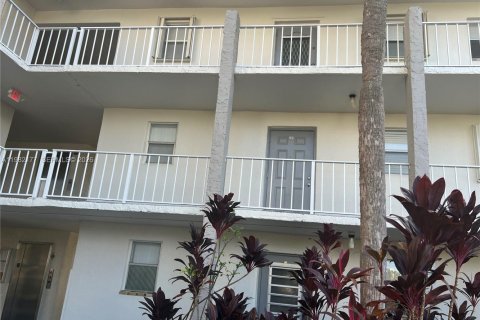 Condo in Sunrise, Florida, 1 bedroom  № 2043315 - photo 24