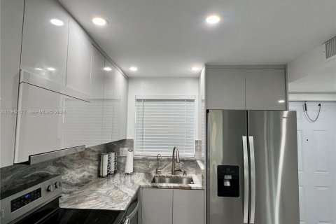 Condo in Sunrise, Florida, 1 bedroom  № 2043315 - photo 5