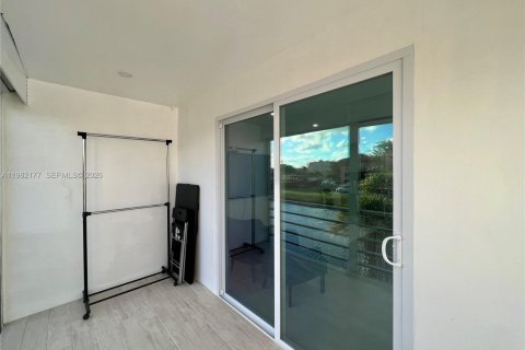 Condo in Sunrise, Florida, 1 bedroom  № 2043315 - photo 17