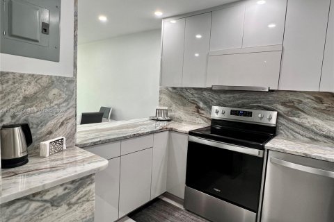 Condo in Sunrise, Florida, 1 bedroom  № 2043315 - photo 4