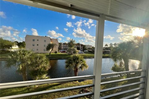 Condo in Sunrise, Florida, 1 bedroom  № 2043315 - photo 15
