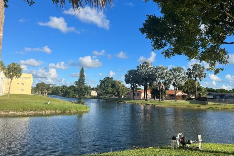 Condo in Sunrise, Florida, 1 bedroom  № 2043315 - photo 22