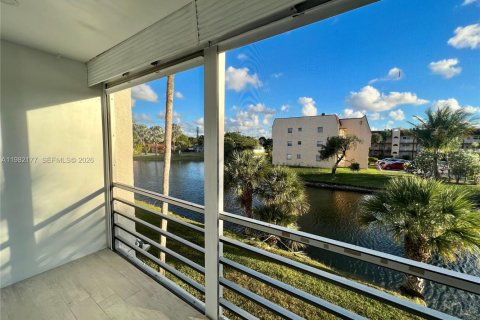 Condo in Sunrise, Florida, 1 bedroom  № 2043315 - photo 16
