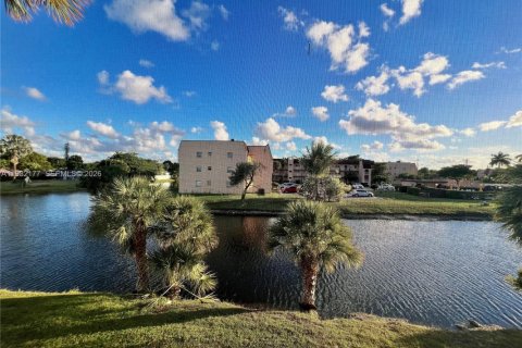 Condo in Sunrise, Florida, 1 bedroom  № 2043315 - photo 23