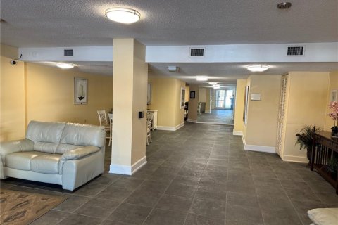 Condo in Daytona Beach, Florida, 2 bedrooms № 2098540 - photo 9