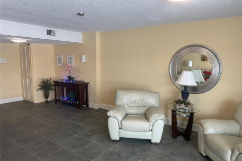 Condo in Daytona Beach, Florida, 2 bedrooms № 2098540 - photo 10