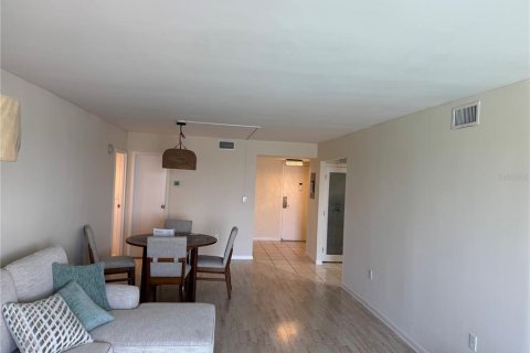 Condo in Daytona Beach, Florida, 2 bedrooms № 2098540 - photo 29