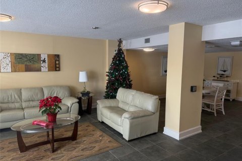 Condo in Daytona Beach, Florida, 2 bedrooms № 2098540 - photo 5