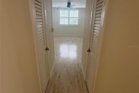 Condo in Daytona Beach, Florida, 2 bedrooms № 2098540 - photo 22