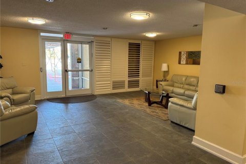 Condo in Daytona Beach, Florida, 2 bedrooms № 2098540 - photo 8
