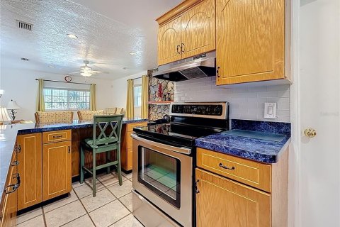 House in Saint Petersburg, Florida 2 bedrooms, 137.31 sq.m. № 1654141 - photo 4