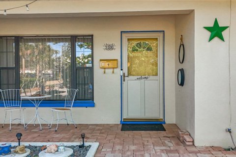 House in Saint Petersburg, Florida 2 bedrooms, 137.31 sq.m. № 1654141 - photo 7