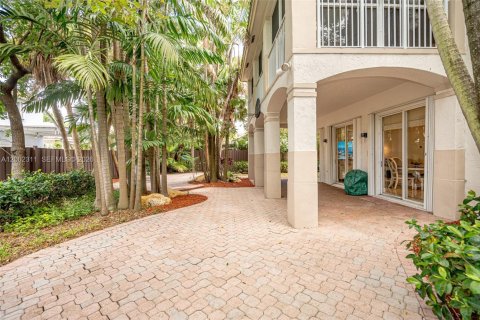 Casa en venta en Doral, Florida, 5 dormitorios, 296.92 m2 № 2170325 - foto 26