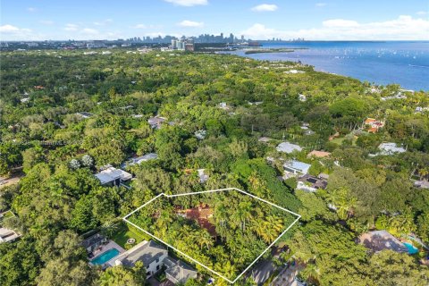 House in Miami, Florida 4 bedrooms, 429.39 sq.m. № 1943759 - photo 25