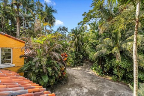 House in Miami, Florida 4 bedrooms, 429.39 sq.m. № 1943759 - photo 20