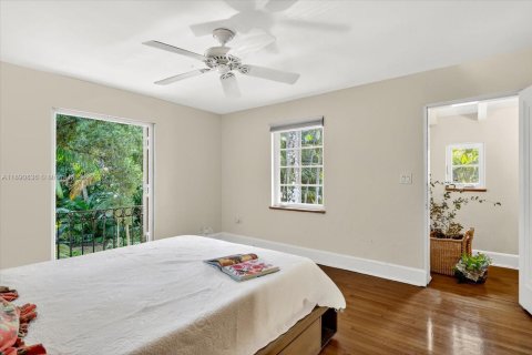 House in Miami, Florida 4 bedrooms, 429.39 sq.m. № 1943759 - photo 17