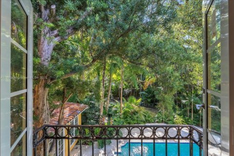 House in Miami, Florida 4 bedrooms, 429.39 sq.m. № 1943759 - photo 18