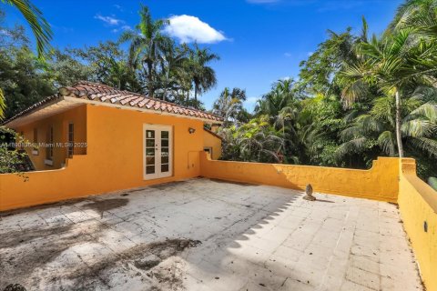 House in Miami, Florida 4 bedrooms, 429.39 sq.m. № 1943759 - photo 19