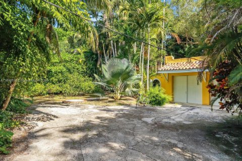 House in Miami, Florida 4 bedrooms, 429.39 sq.m. № 1943759 - photo 24