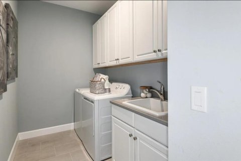 House in Bradenton, Florida 2 bedrooms, 142.42 sq.m. № 2238373 - photo 15