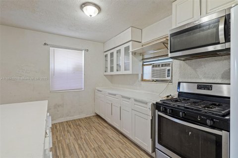 House in Fort Lauderdale, Florida 2 bedrooms, 75.81 sq.m. № 1892584 - photo 10