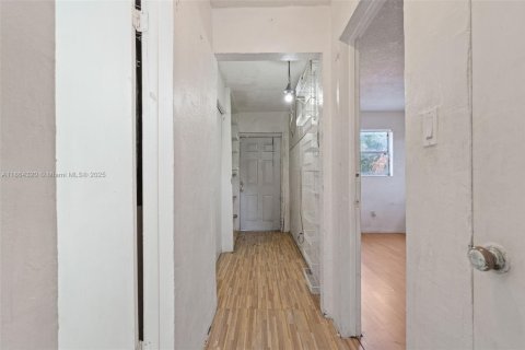 House in Fort Lauderdale, Florida 2 bedrooms, 75.81 sq.m. № 1892584 - photo 11