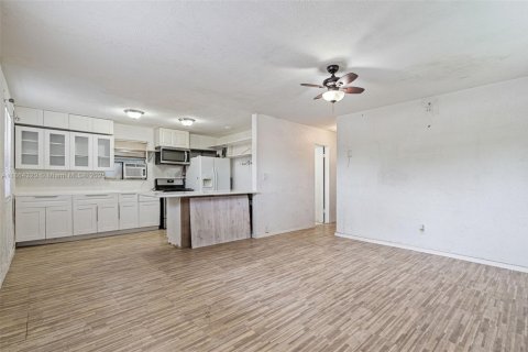 House in Fort Lauderdale, Florida 2 bedrooms, 75.81 sq.m. № 1892584 - photo 4