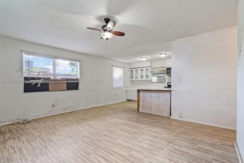 House in Fort Lauderdale, Florida 2 bedrooms, 75.81 sq.m. № 1892584 - photo 5