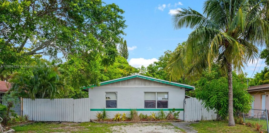 House in Fort Lauderdale, Florida 2 bedrooms, 75.81 sq.m. № 1892584