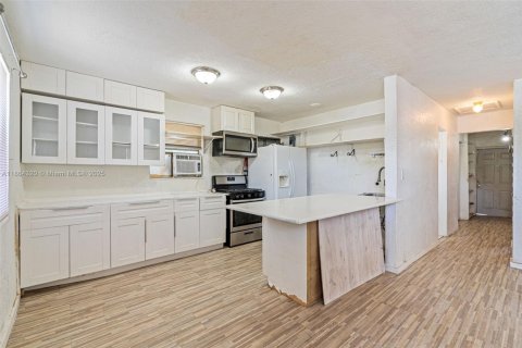 House in Fort Lauderdale, Florida 2 bedrooms, 75.81 sq.m. № 1892584 - photo 8