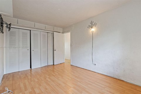 House in Fort Lauderdale, Florida 2 bedrooms, 75.81 sq.m. № 1892584 - photo 13