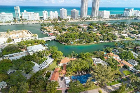 Casa en Miami Beach, Florida 6 dormitorios, 536.51 m2 № 2062289