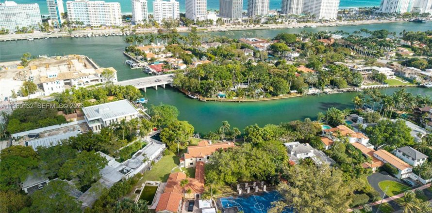 Casa en Miami Beach, Florida 6 dormitorios, 536.51 m2 № 2062289