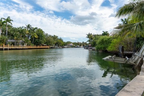 Casa en venta en Miami Beach, Florida, 6 dormitorios, 536.51 m2 № 2062289 - foto 8