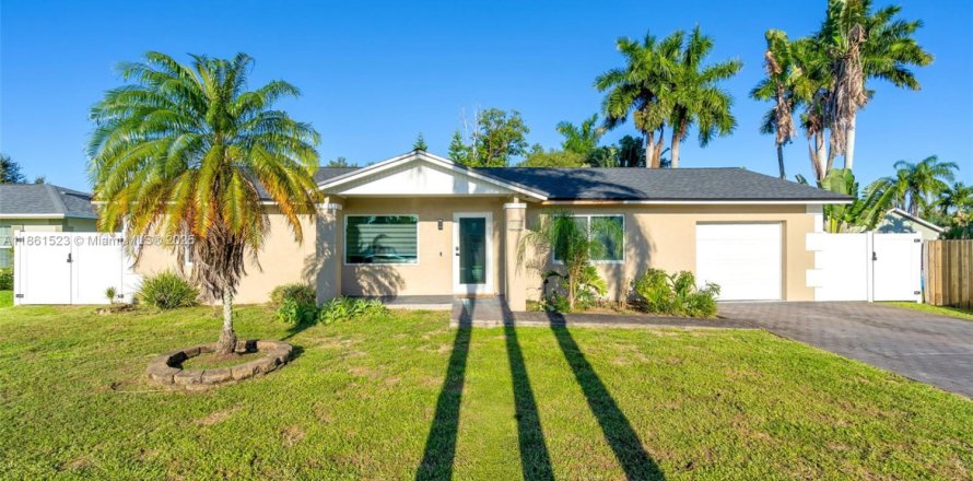 House in Davie, Florida 3 bedrooms, 123.19 sq.m. № 1892174
