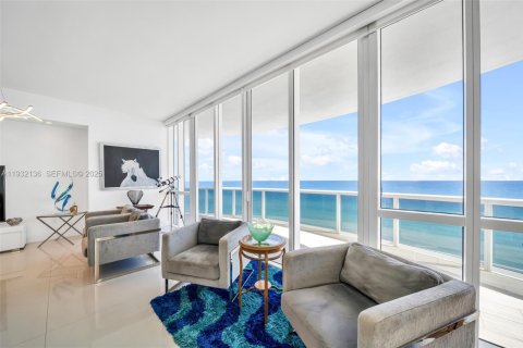 Condominio en venta en Sunny Isles Beach, Florida, 3 dormitorios, 257.15 m2 № 2034762 - foto 21