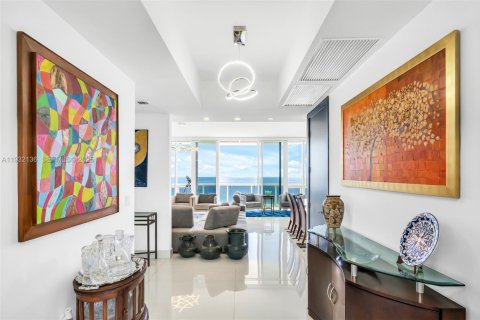Condominio en venta en Sunny Isles Beach, Florida, 3 dormitorios, 257.15 m2 № 2034762 - foto 10