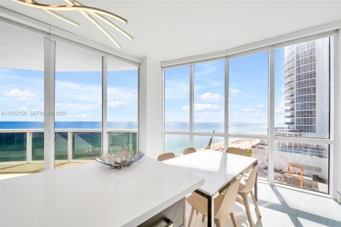 Condo in Sunny Isles Beach, Florida, 3 bedrooms  № 2034762 - photo 25