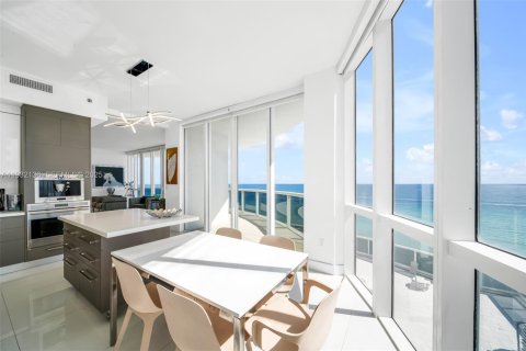 Condo in Sunny Isles Beach, Florida, 3 bedrooms  № 2034762 - photo 27