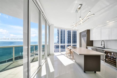 Condo in Sunny Isles Beach, Florida, 3 bedrooms  № 2034762 - photo 24