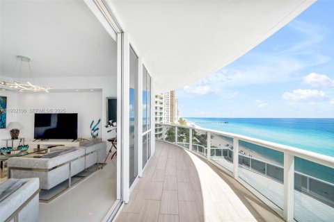 Condominio en venta en Sunny Isles Beach, Florida, 3 dormitorios, 257.15 m2 № 2034762 - foto 3