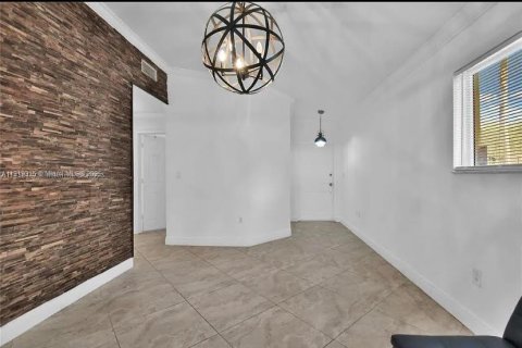 Condominio en venta en Homestead, Florida, 3 dormitorios, 109.25 m2 № 1975153 - foto 2
