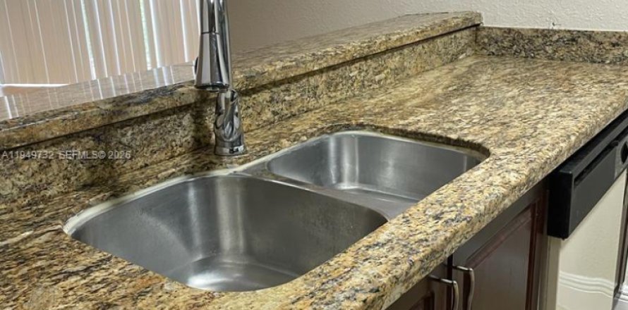 Кондоминиум с 2 спальнями в Хайалиа, Флорида № 2005409