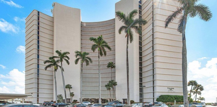 Condominio en West Palm Beach, Florida, 2 dormitorios № 1227676